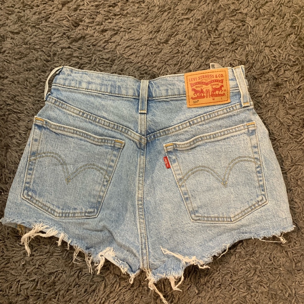 LEVI’S SHORTS ! 501